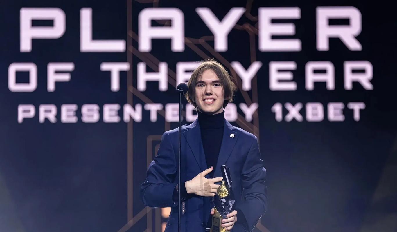 LPL转会资讯：LGD大量选手离队，他们连首发都凑不齐了