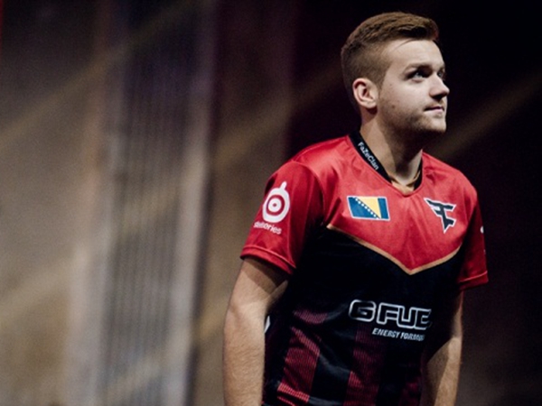 Jiejie当选第八周周MVP 分均伤害、承伤第一 Xiaoxu当选最佳新秀