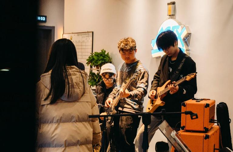 EPL S21 入围赛首日汇总：EF、M80获首胜