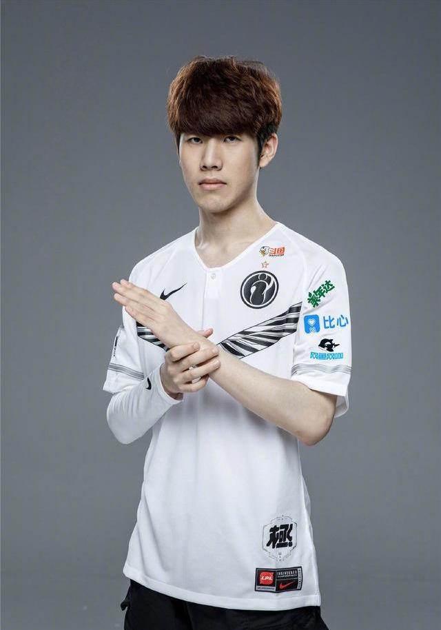 战歌开始了！ Chovy 和 Viego 拖拽战场， Ruler 的肆意输出，双方进入最后一轮