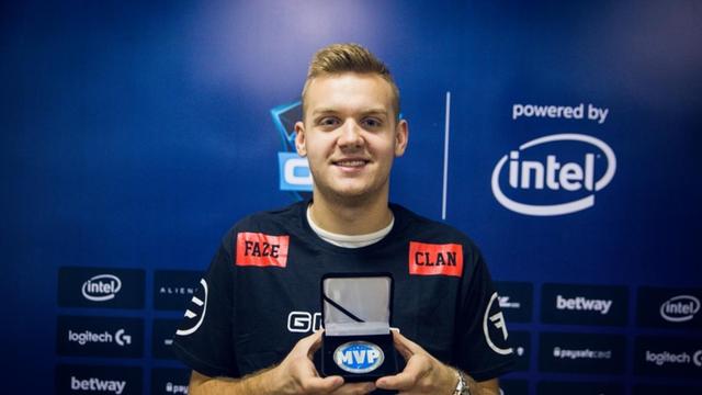 TES赛后群访：空ban是没找到英雄，游戏中期要更有耐心