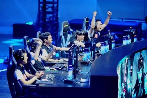 LEC发布公告：从周五开始部分比赛回到LEC主舞台